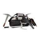 Sac à outils spécial Ardoisier droitier : Arrache-liteau L 500mm, Enclume 400mm droitier, Marteau de charpentier forgé manche PVC avec aimant, Marteau de couvreur manche cuir panne courte droitier, Poche à clous arrondie cuir avec ceinture
