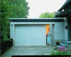 Porte de garage basculante et debordante acier tirant droit nervures verticale lisse larg. 2,375 m x haut. 2 m blanc RAL 9016