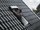 Volet roulant de fenêtre de toit solaire en aluminium - SSL UK08 0000S gris anthracite - larg. 134 cm x haut. 140 cm