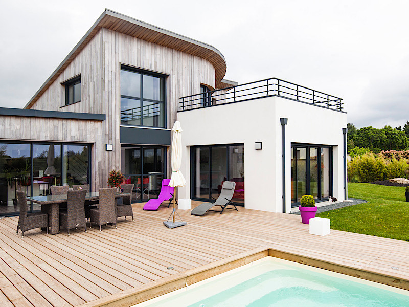 L’élégance d’un bardage bois massif patiné avec le temps