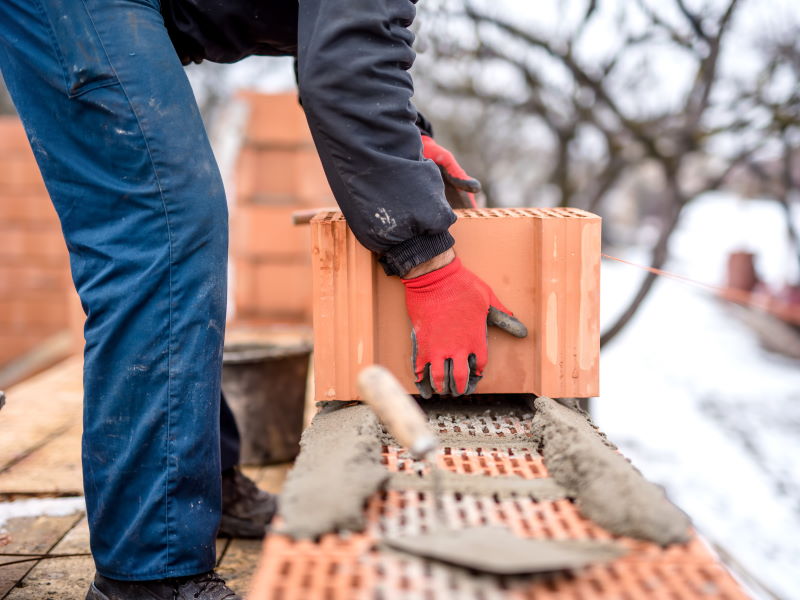 Maçonner par temps froid : quel ciment choisir ?