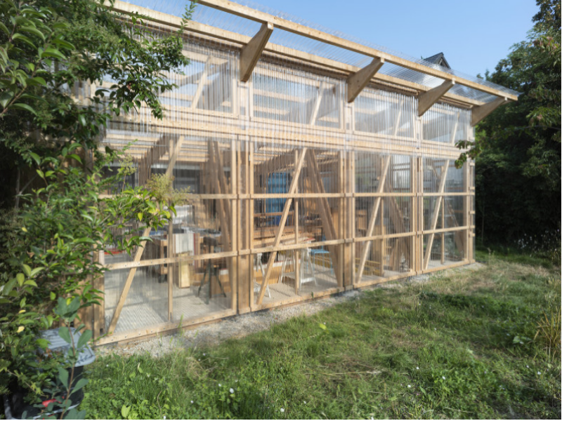 Les plaques en polycarbonate ONDUCLAIR PC Crystal ONDULINE éclairent un atelier d’artiste