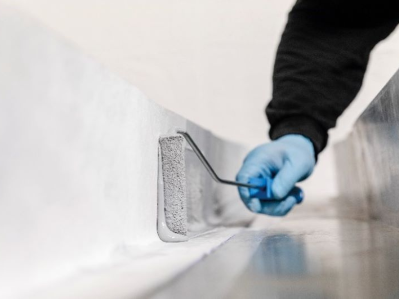 Le système d'étanchéité liquide nouvelle génération pour les points singuliers et relevés en toitures terrasses