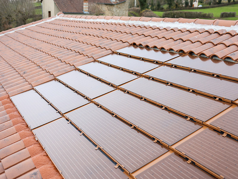 Les tuiles solaires EDILIANS : la simplicité de pose d’une tuile terre cuite, les avantages du solaire en plus !