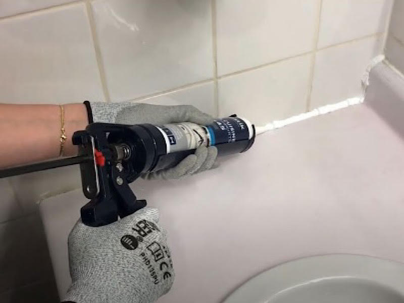 Quel mastic d’étanchéité silicone pour faire un joint sanitaire?