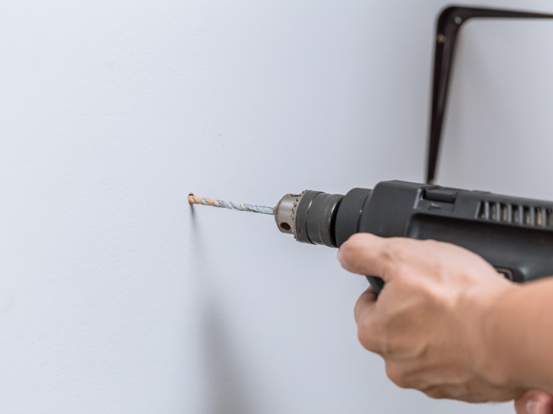 Commencez par percer votre mur ou votre support