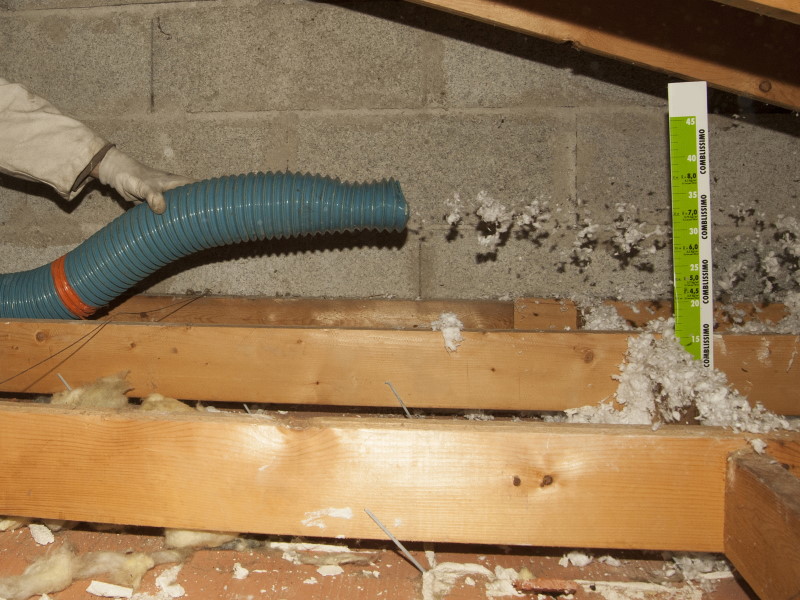 Pose en soufflage de la laine JETROCK 2