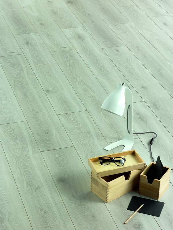 sol stratifié chêne grisé